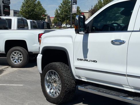 Used 2015 GMC Sierra 2500 Denali w/ Duramax Plus Package AWD/4WD image 6