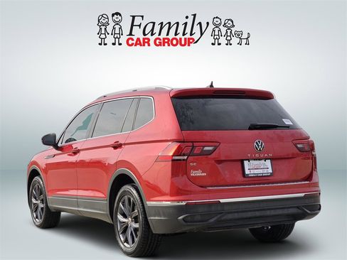 Used 2023 Volkswagen Tiguan SE w/ Panoramic Sunroof Package image 3