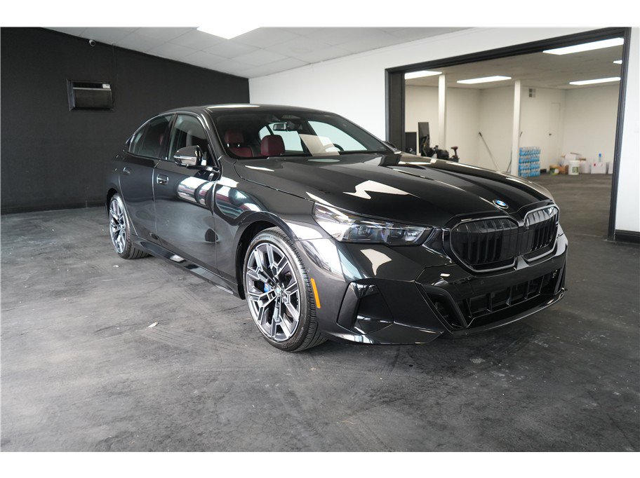 Used 2025 BMW 530i w/ M Sport Package RWD image 9