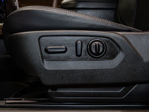 Used 2022 Chevrolet Silverado 1500 High Country image 22