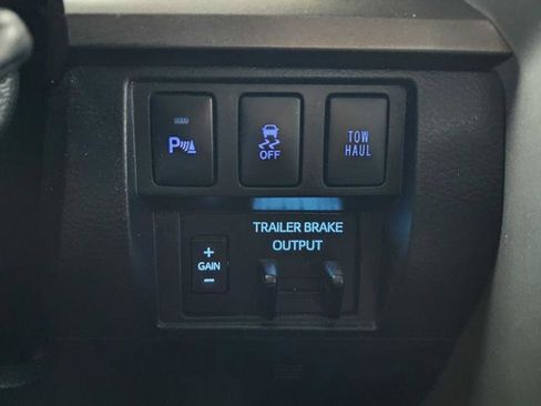 Used 2018 Toyota Tundra SR5 w/ TRD Off Road Package image 23
