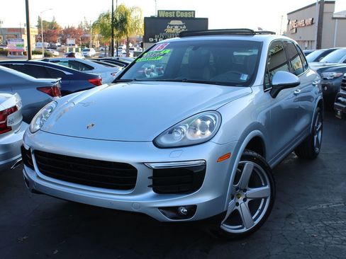 Used 2018 Porsche Cayenne Platinum Edition image 43