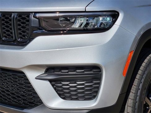 New 2025 Jeep Grand Cherokee Altitude image 5