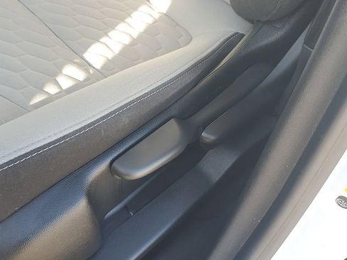 Used 2020 Chevrolet Equinox LS image 19