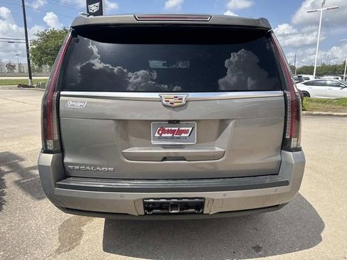 Used 2019 Cadillac Escalade Luxury AWD/4WD image 6