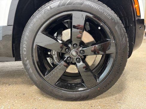 New 2025 Land Rover Defender 110 V8 image 11