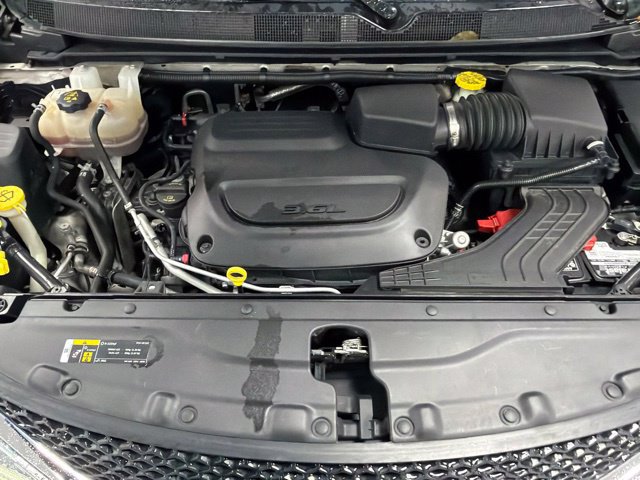 Used 2020 Chrysler Pacifica Limited w/ Tire & Wheel Group FWD image 34