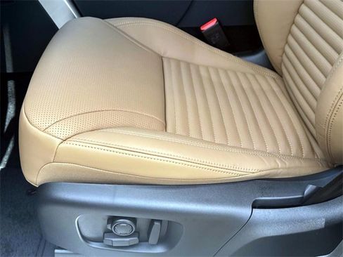New 2025 Land Rover Discovery Dynamic SE image 17