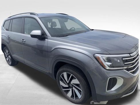 Used 2025 Volkswagen Atlas SE image 13