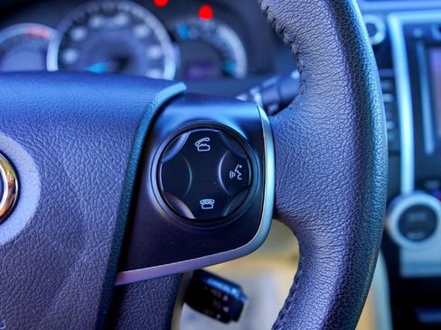 Used 2012 Toyota Camry XLE w/ Leather Pkg image 13