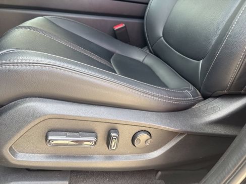 Used 2023 Honda Pilot Touring image 13