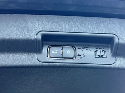 Used 2025 Ford Explorer Active image 19