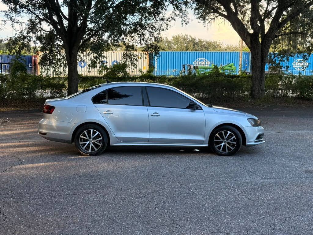 Used 2016 Volkswagen Jetta SE FWD image 4