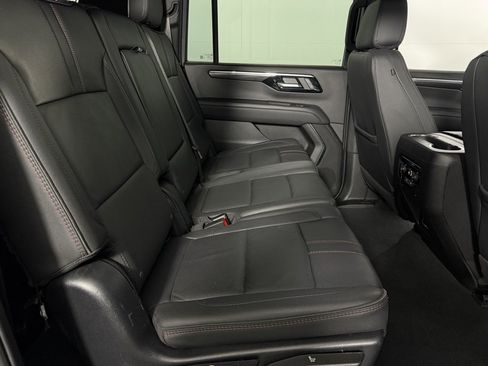 Used 2025 Chevrolet Suburban RST image 31