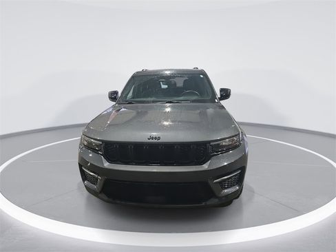 Used 2022 Jeep Grand Cherokee Altitude image 3