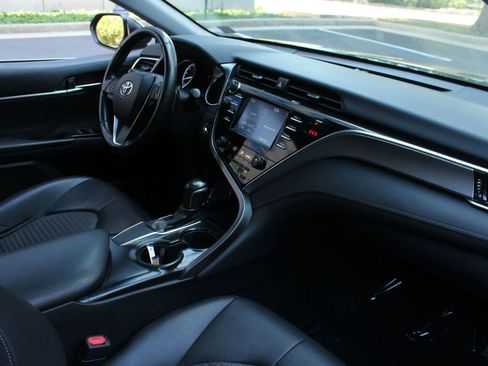 Used 2018 Toyota Camry SE w/ Moonroof Package FWD image 24