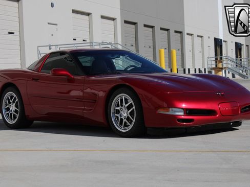Used 2001 Chevrolet Corvette Coupe w/ Preferred Equipment Group2 image 5