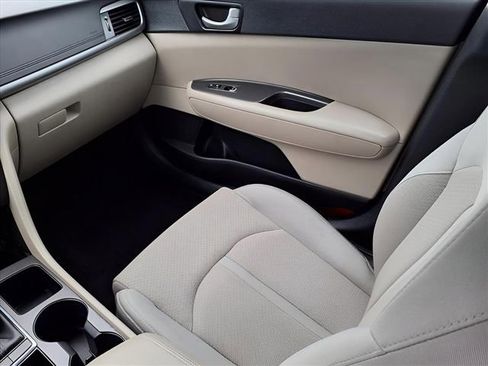 Used 2016 Kia Optima LX image 12