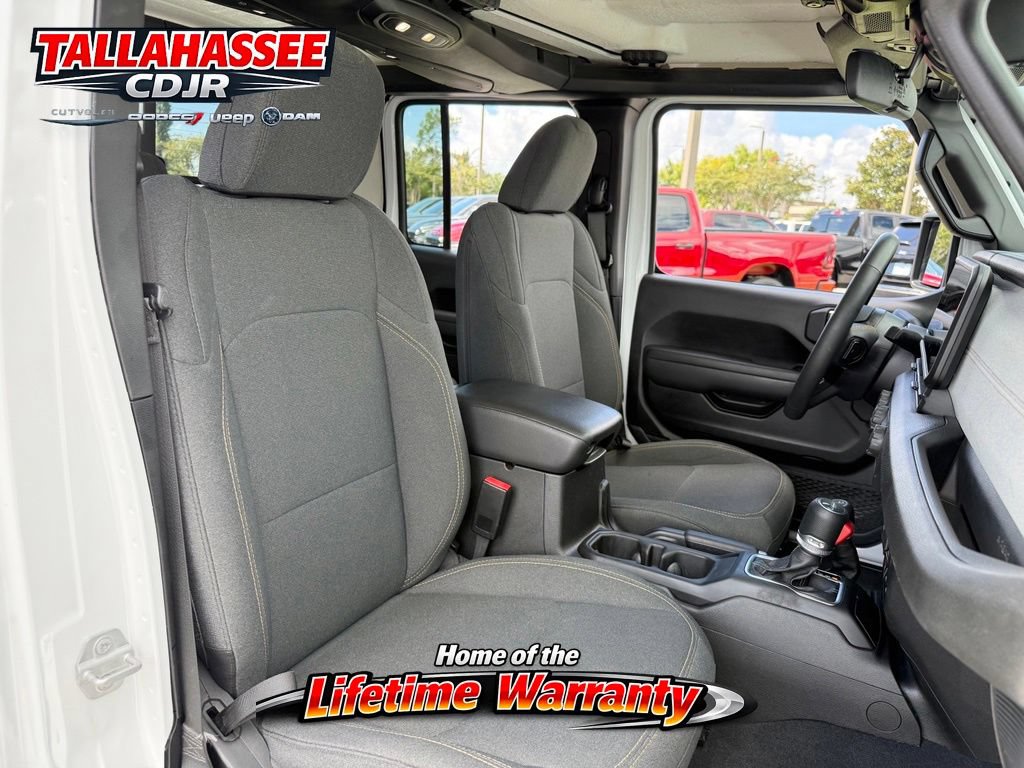 Used 2025 Jeep Gladiator Mojave AWD/4WD image 36