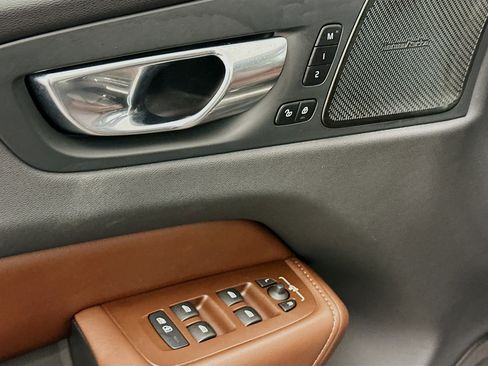 Used 2023 Volvo XC60 B5 Plus w/ Climate Package image 15