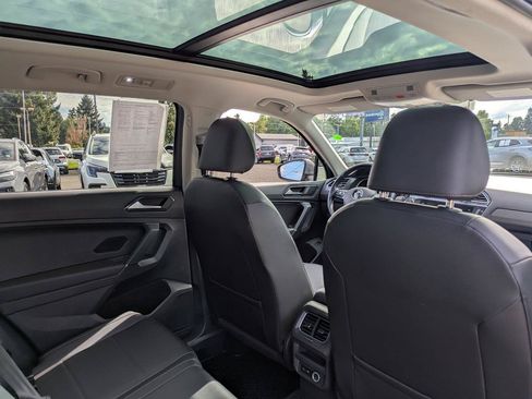 Used 2018 Volkswagen Tiguan SEL AWD/4WD image 35