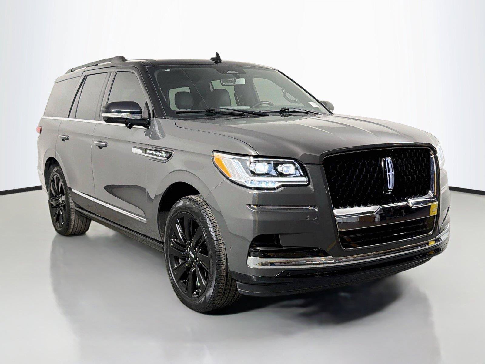 Used 2023 Lincoln Navigator Black Label AWD/4WD image 3