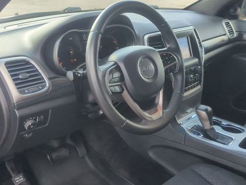 Used 2019 Jeep Grand Cherokee Laredo AWD/4WD image 12