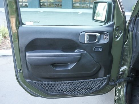 Used 2024 Jeep Wrangler Unlimited w/ Convenience Group AWD/4WD image 23