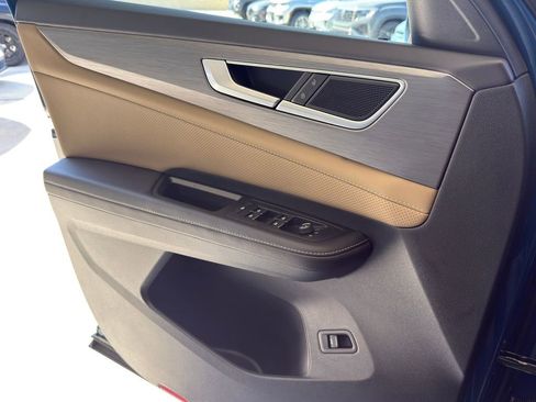 New 2026 Volkswagen Atlas Cross Sport SE FWD image 18
