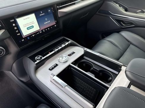 New 2026 Lincoln Navigator Premiere AWD/4WD image 27