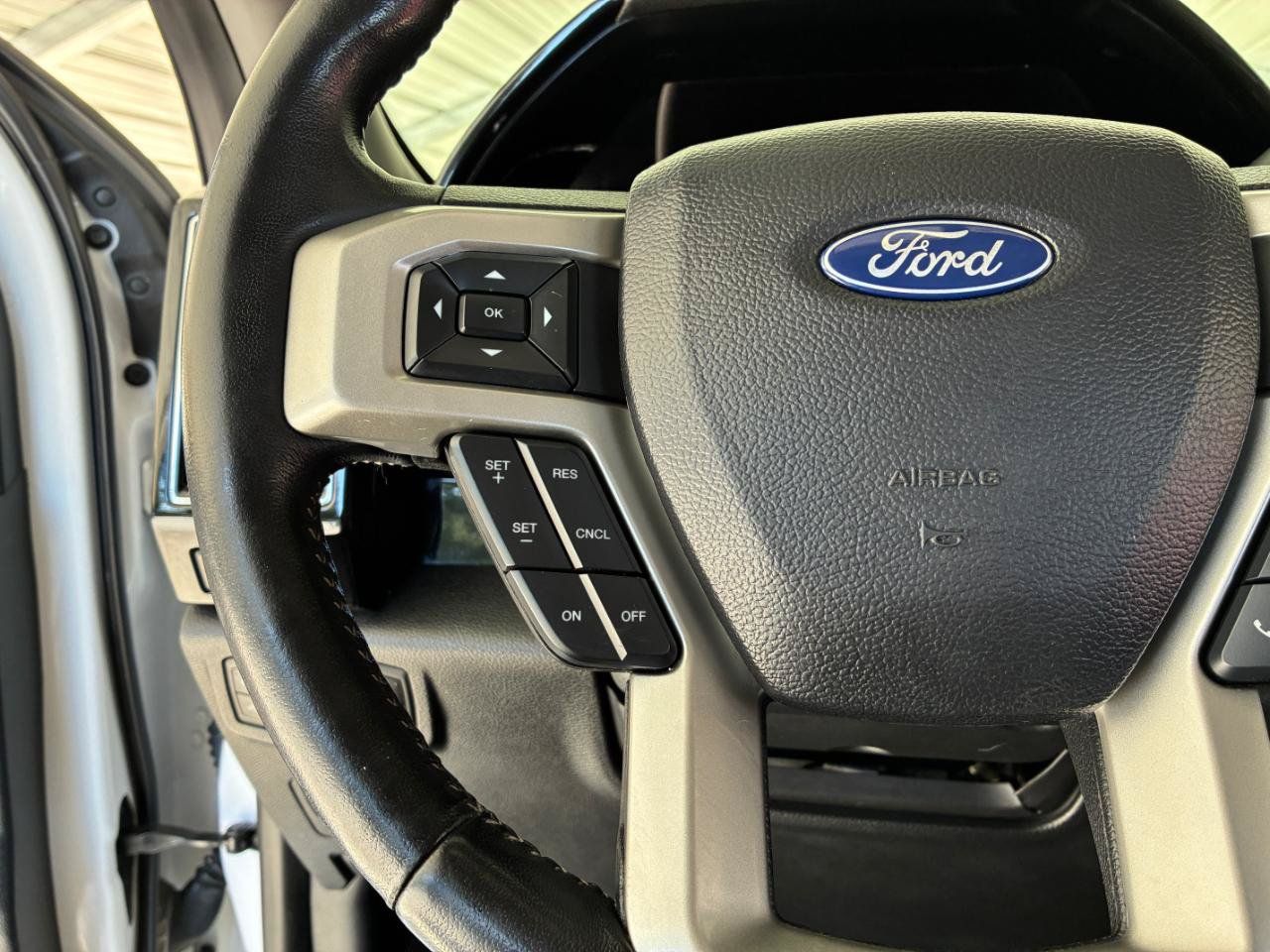 Used 2021 Ford F250 Lariat w/ Lariat Ultimate Package AWD/4WD image 31