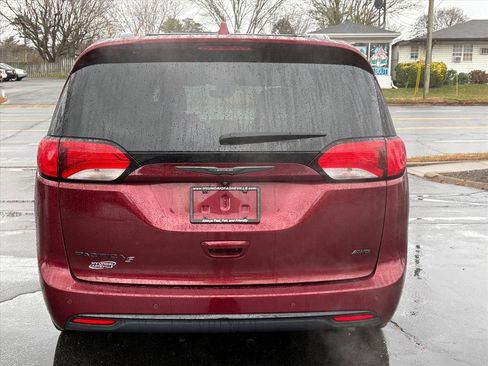 Used 2020 Chrysler Pacifica Touring-L w/ Advanced Safetytec Group image 4