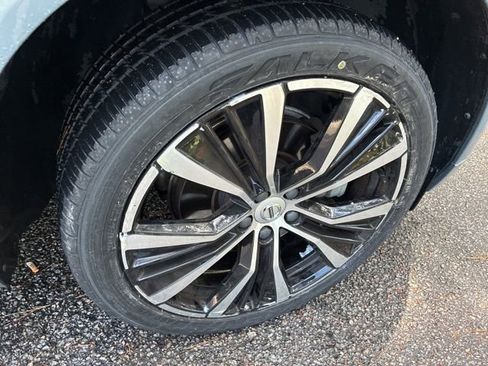 Used 2023 Volvo XC60 B5 Plus w/ Climate Package FWD image 16