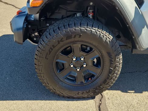 Used 2023 Jeep Gladiator Mojave image 16