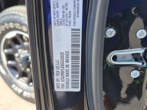 Used 2025 RAM 2500 Laramie AWD/4WD image 37