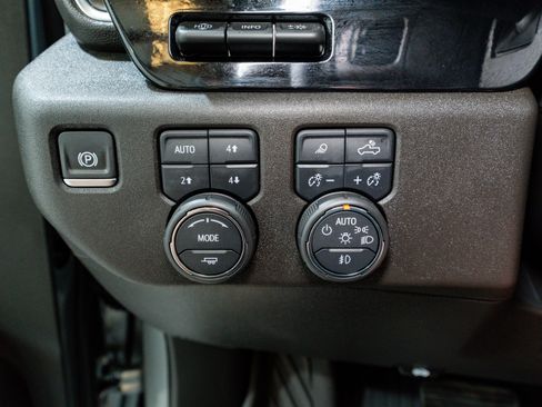 Used 2024 Chevrolet Silverado 2500 LTZ w/ LTZ Premium Package image 35