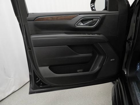 Used 2024 Chevrolet Suburban Premier image 41