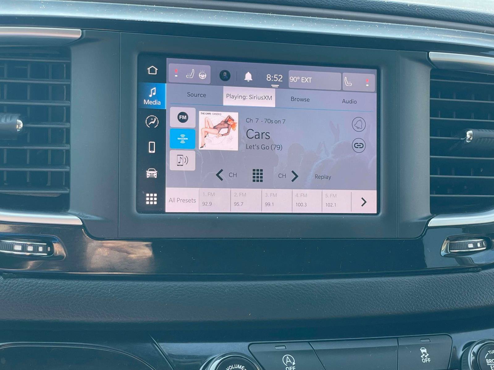 Used 2022 Chrysler Voyager LX FWD image 17
