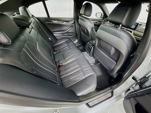 Used 2018 BMW 530i xDrive 530i xDrive image 28