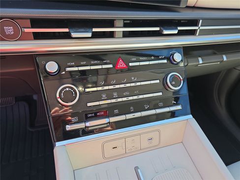 Used 2025 Hyundai Santa Fe SE image 26