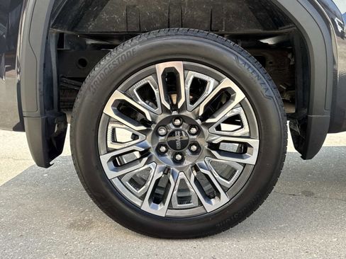 Used 2025 GMC Sierra 1500 Denali Ultimate image 14