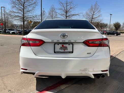 Used 2018 Toyota Camry SE image 6