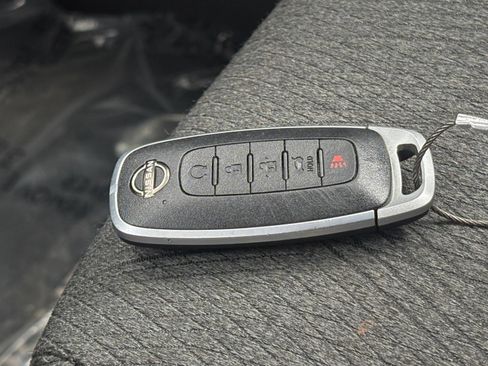 Used 2025 Nissan Rogue SV FWD image 21