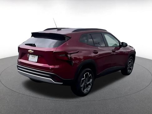 Used 2025 Chevrolet Trax LT w/ LT Convenience Package FWD image 12