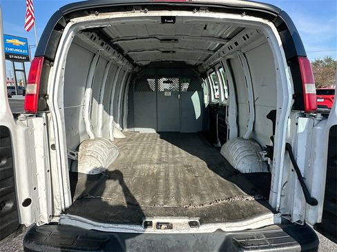 Used 2017 Chevrolet Express 2500 image 20