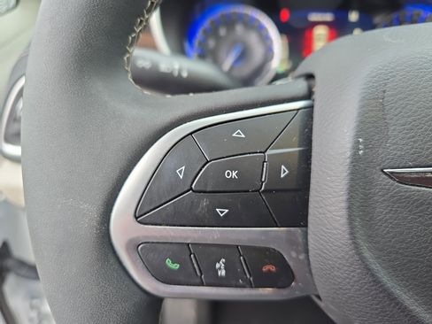 Used 2024 Chrysler Pacifica Limited image 22