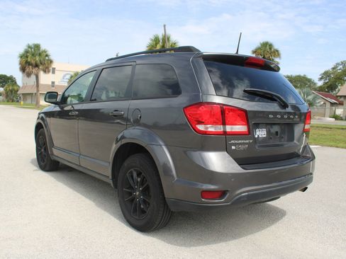 Used 2019 Dodge Journey SE w/ Connectivity Group FWD image 7