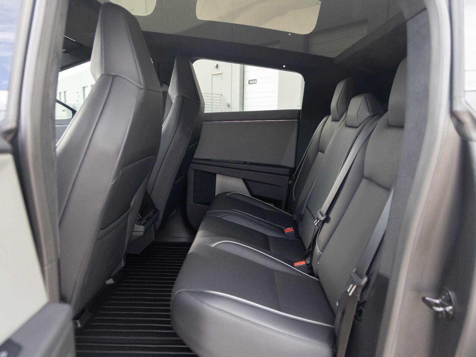 Used 2025 Tesla Cybertruck AWD Crew Cab image 19