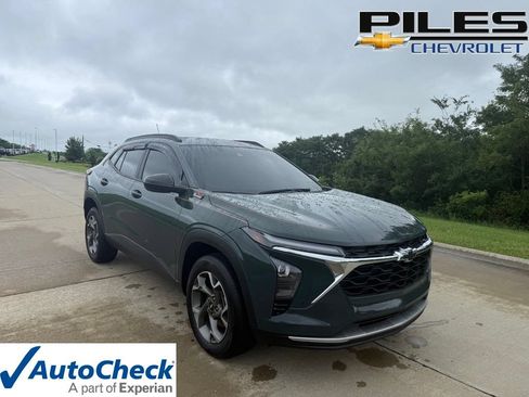 Used 2025 Chevrolet Trax LT w/ Driver Confidence Package FWD image 1