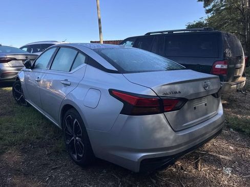 Used 2025 Nissan Altima 2.5 SR FWD image 13